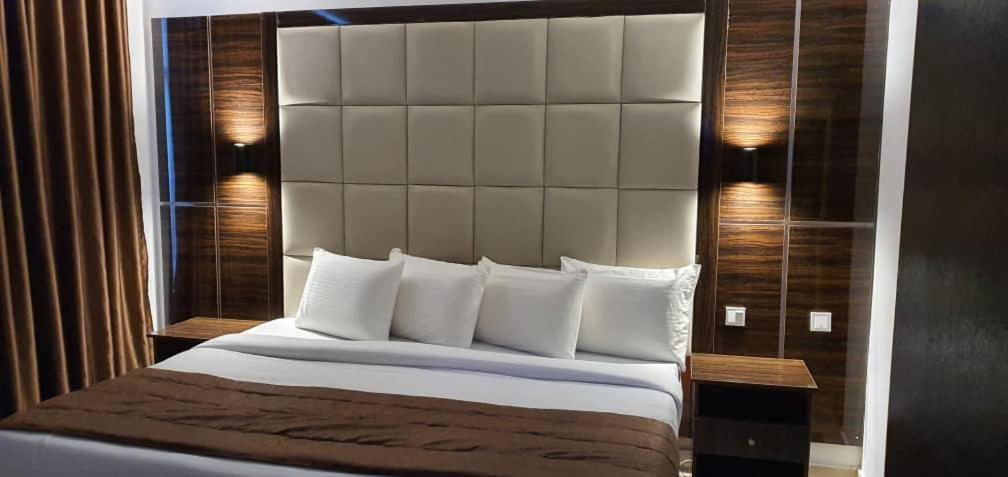 Presken Hotel At International Airport Road إيكجا المظهر الخارجي الصورة