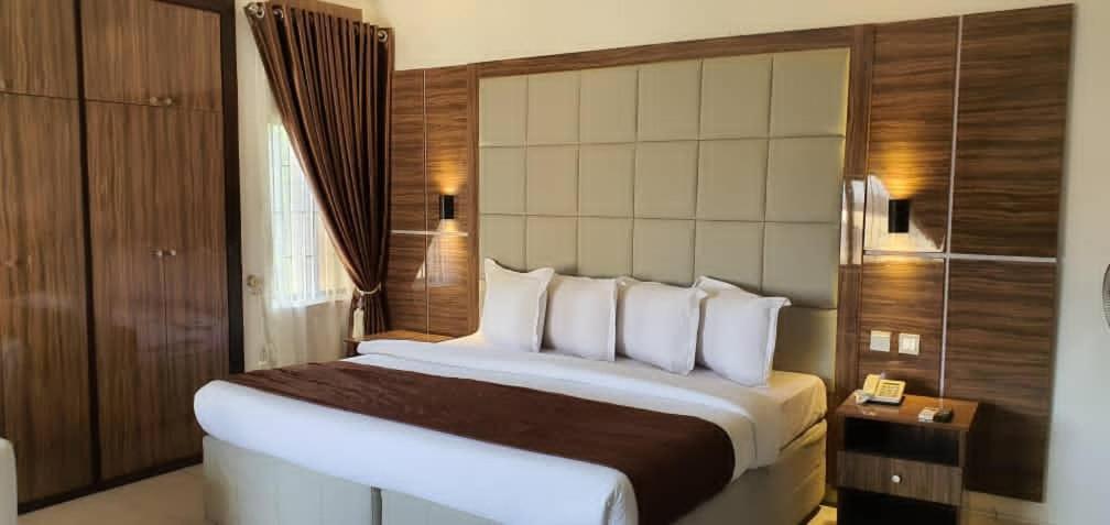 Presken Hotel At International Airport Road إيكجا المظهر الخارجي الصورة