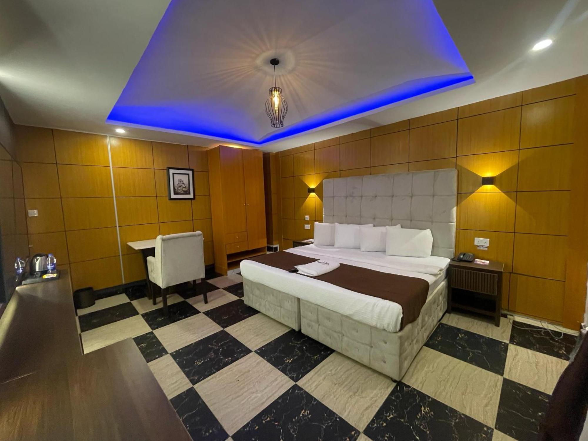 Presken Hotel At International Airport Road إيكجا المظهر الخارجي الصورة