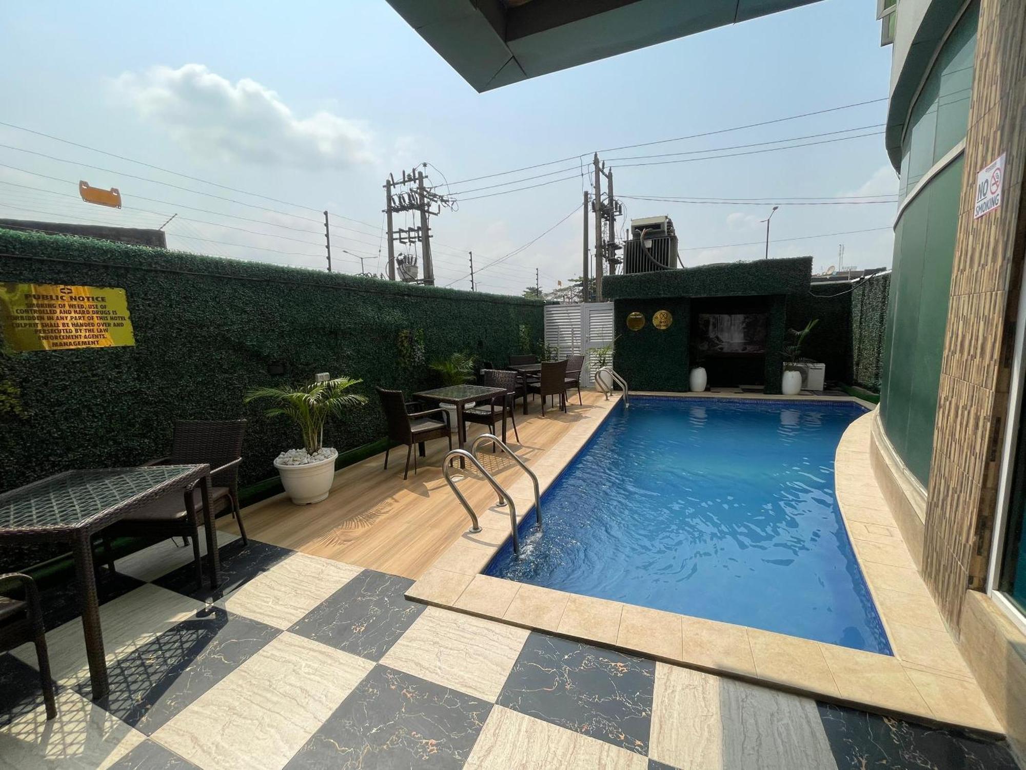 Presken Hotel At International Airport Road إيكجا المظهر الخارجي الصورة