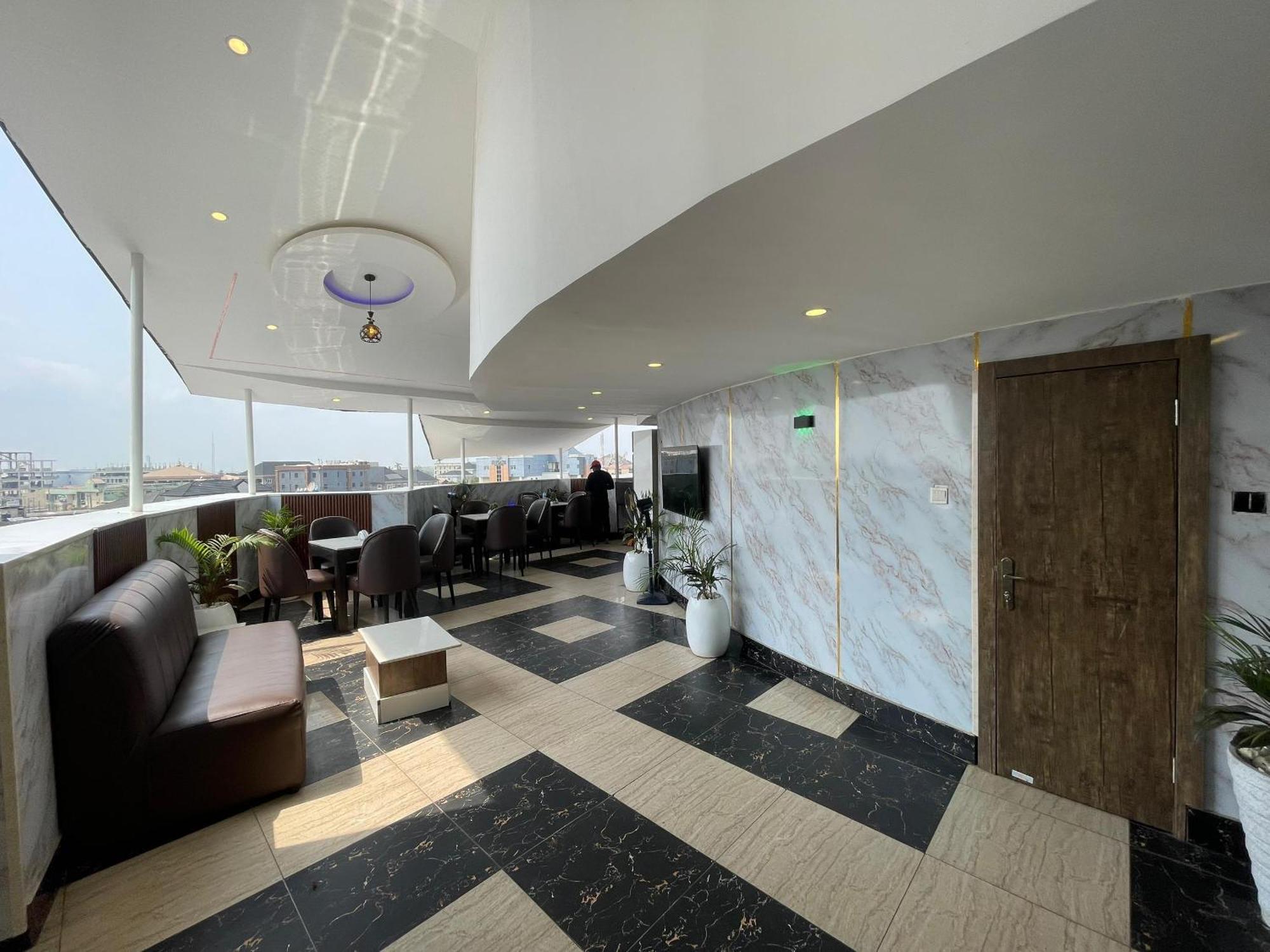 Presken Hotel At International Airport Road إيكجا المظهر الخارجي الصورة