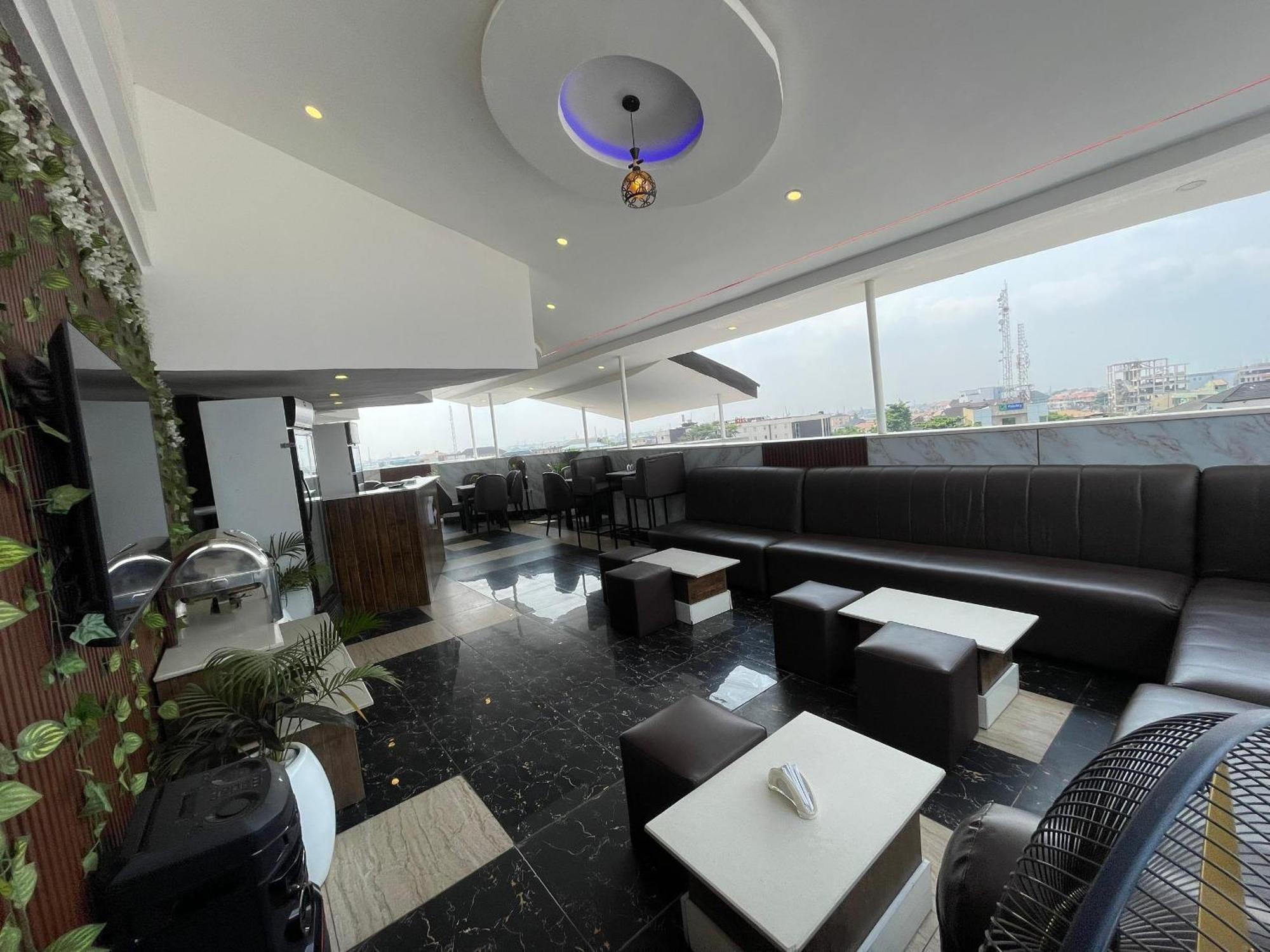 Presken Hotel At International Airport Road إيكجا المظهر الخارجي الصورة
