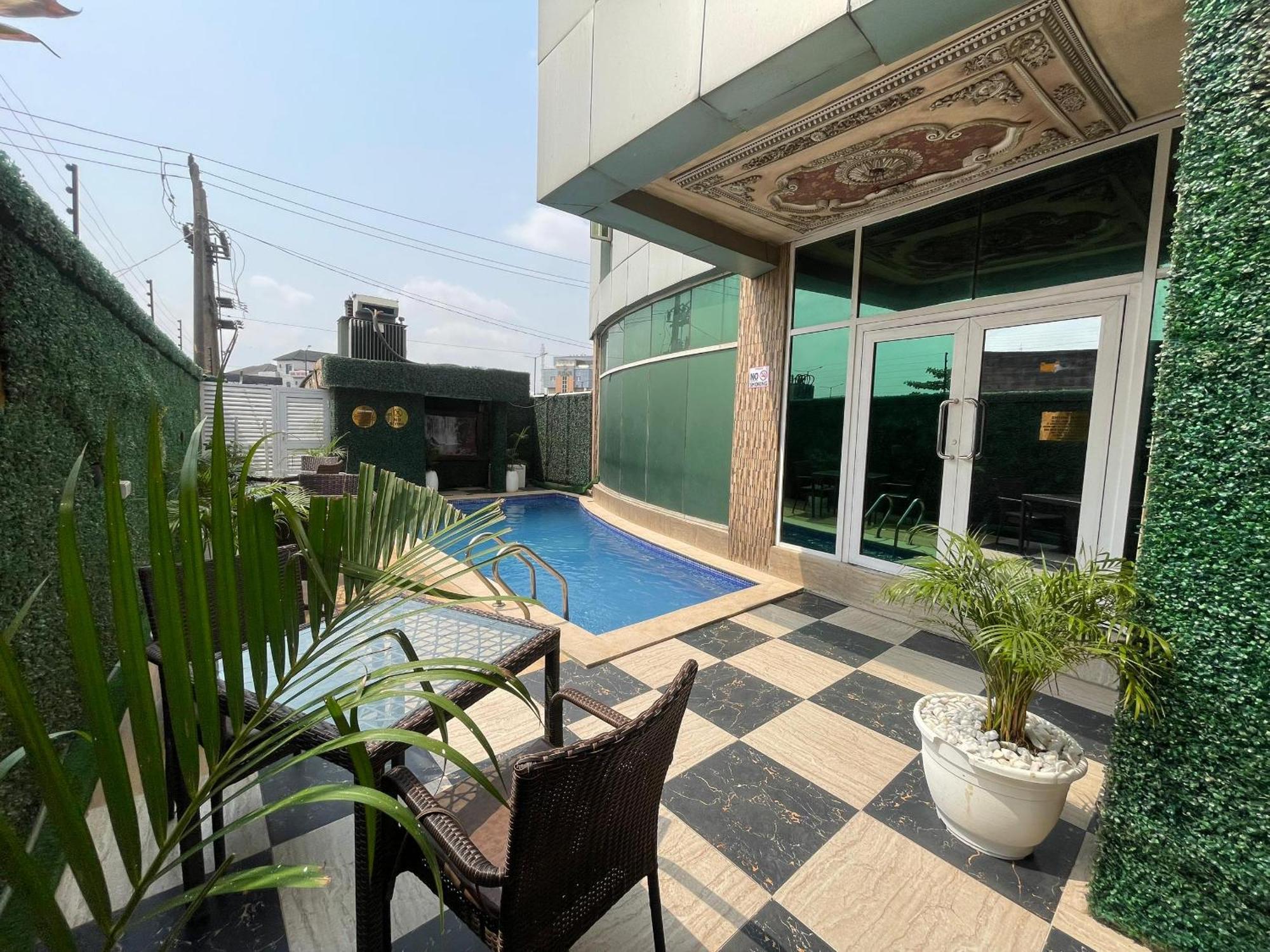 Presken Hotel At International Airport Road إيكجا المظهر الخارجي الصورة
