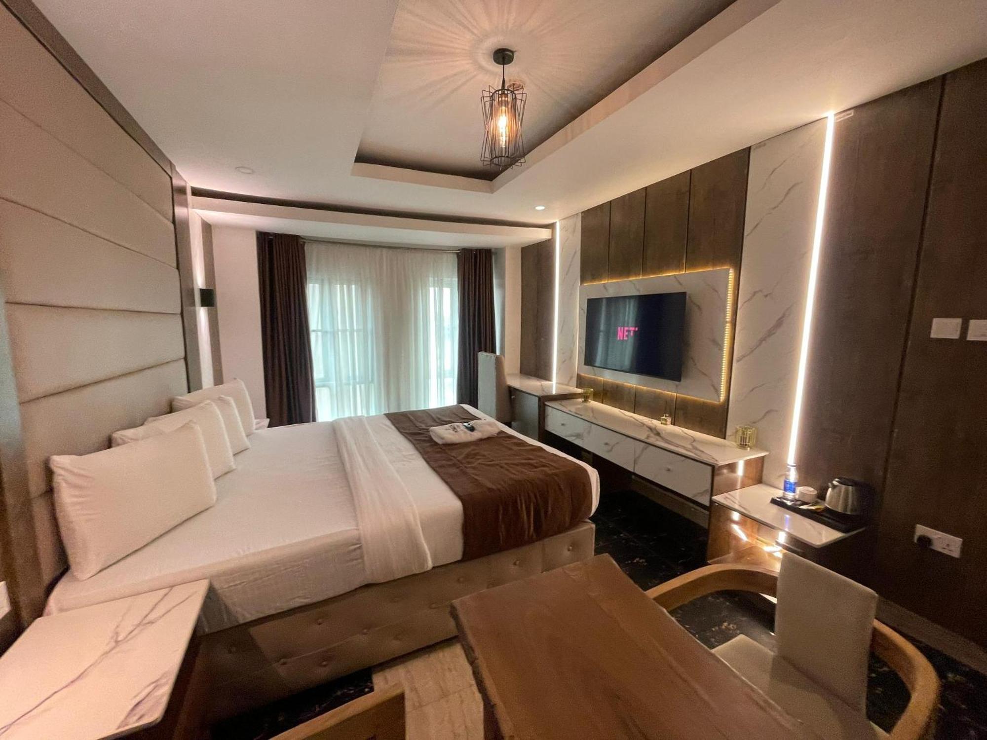 Presken Hotel At International Airport Road إيكجا المظهر الخارجي الصورة