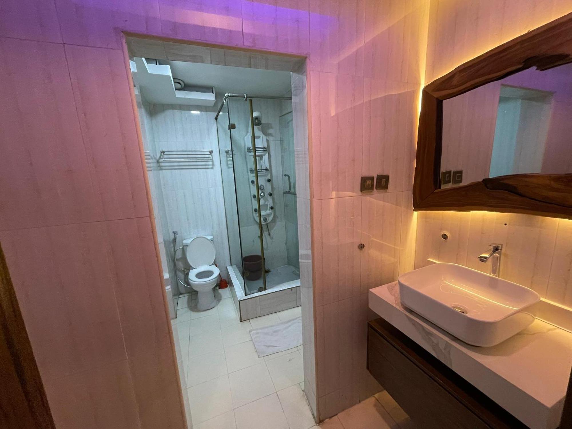 Presken Hotel At International Airport Road إيكجا المظهر الخارجي الصورة